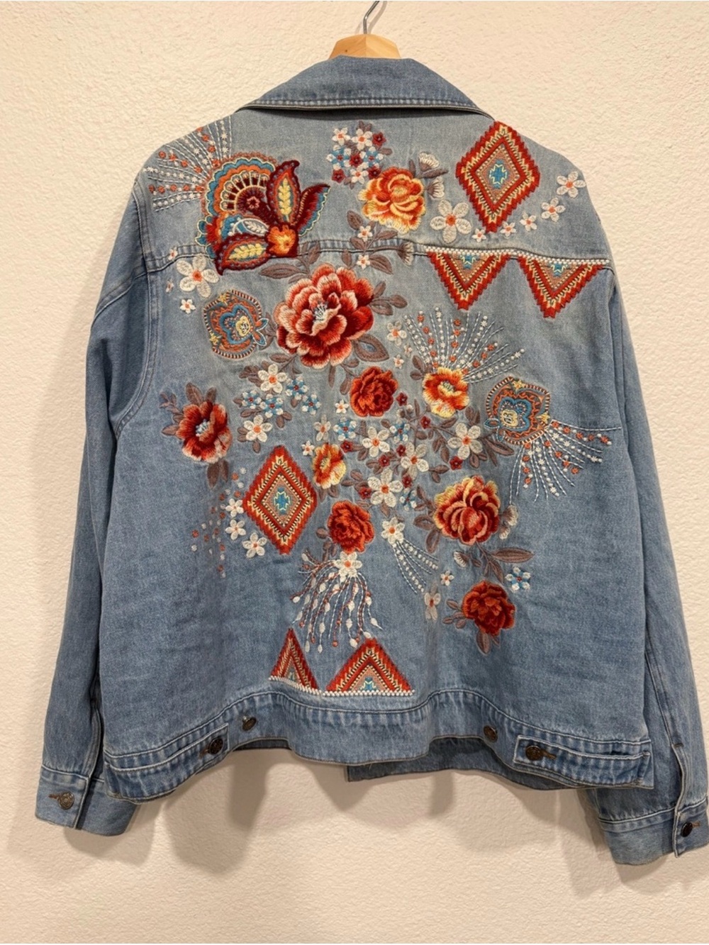 Savannah Jane Embroidered Floral Light Wash Denim Jacket - Blue